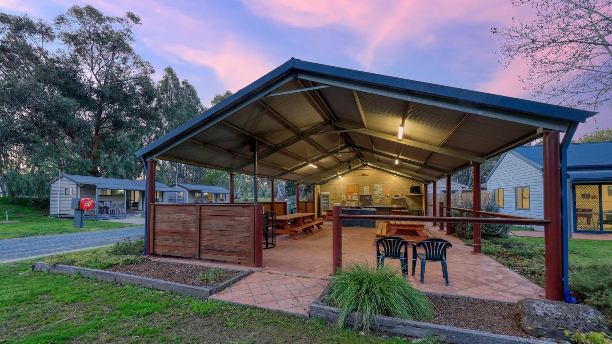 Deniliquin Riverside Caravan Park Exterior foto