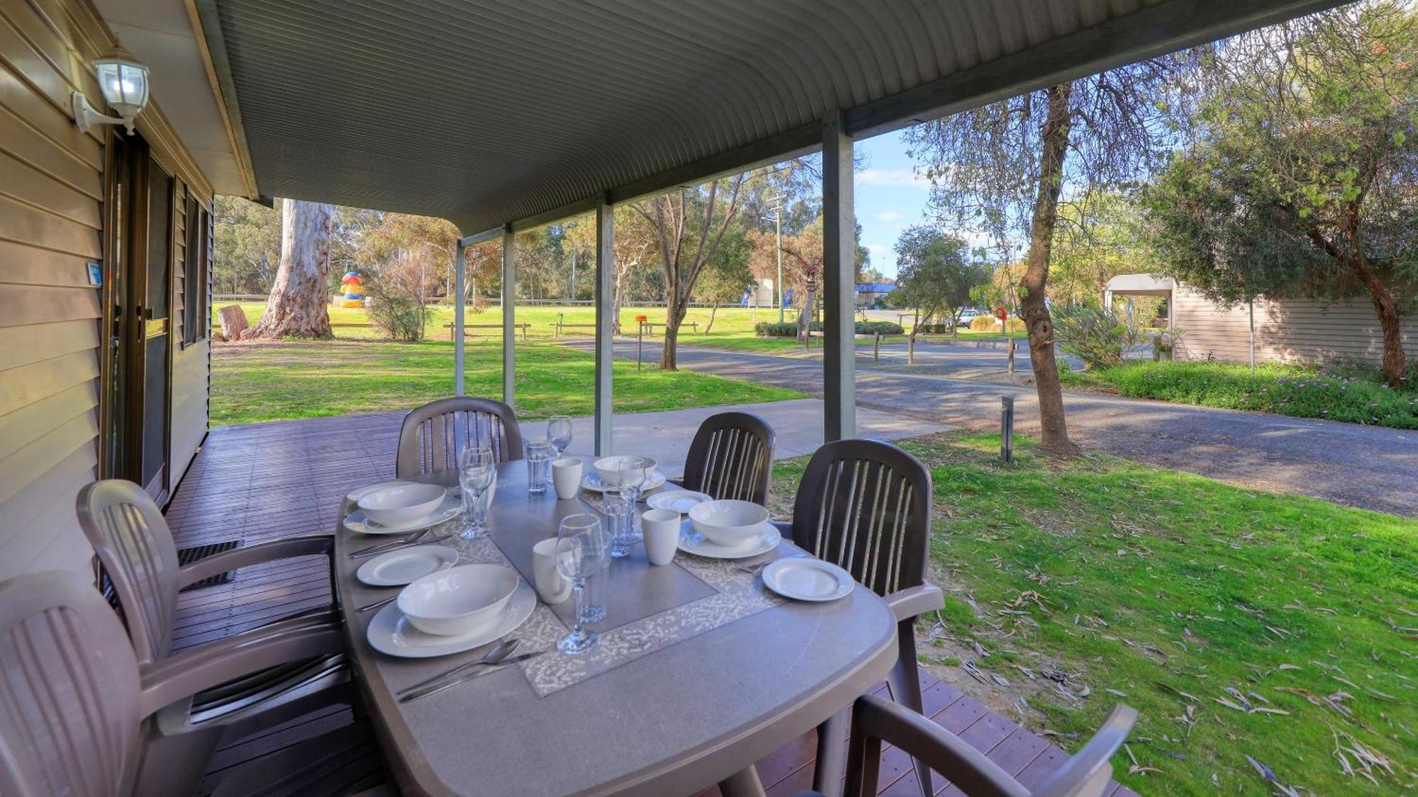 Deniliquin Riverside Caravan Park Exterior foto