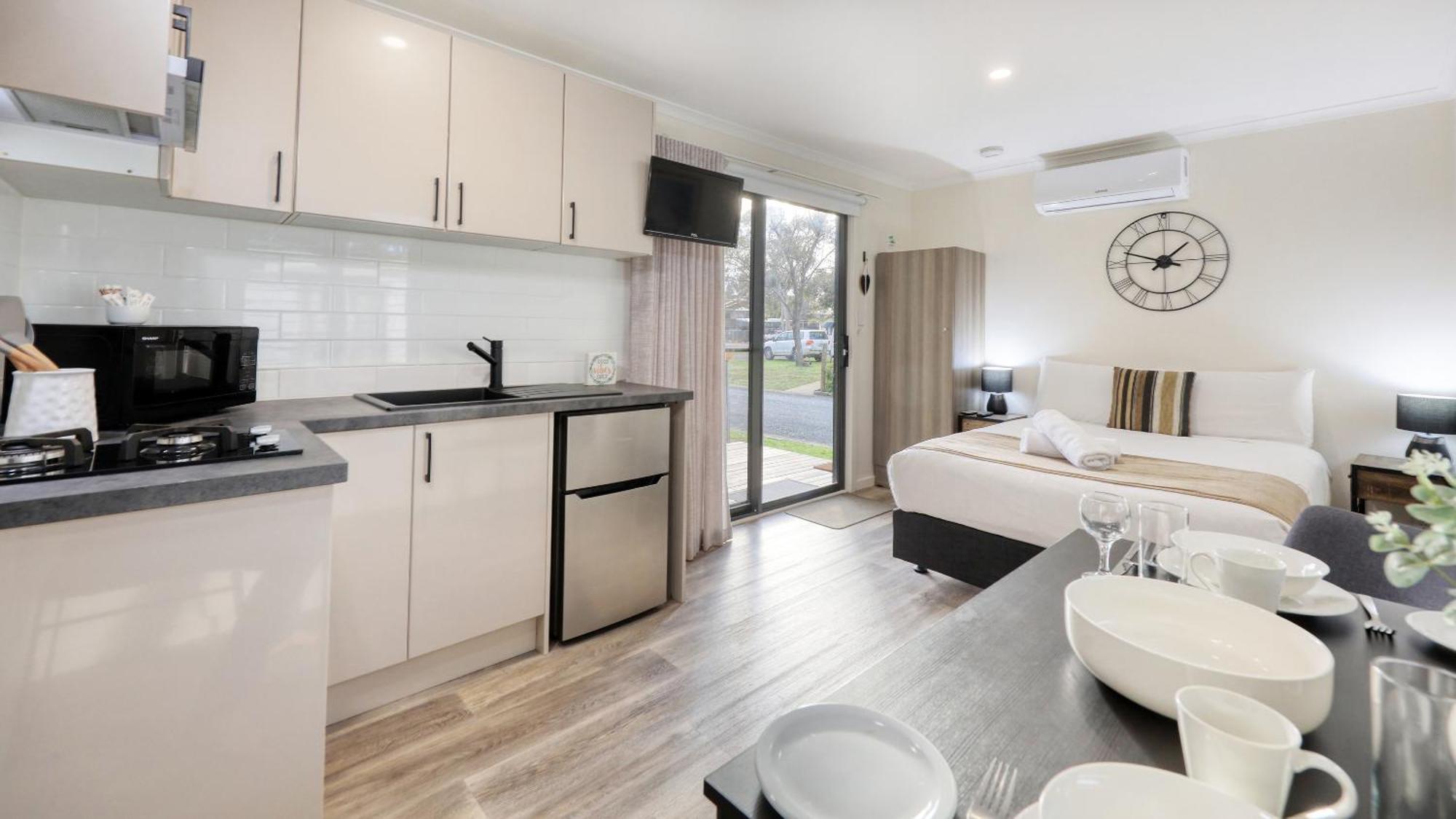 Deniliquin Riverside Caravan Park Exterior foto