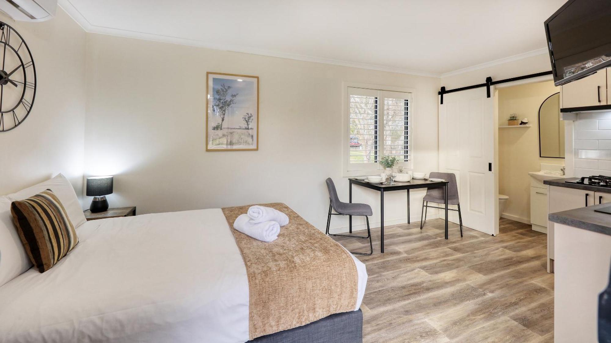 Deniliquin Riverside Caravan Park Exterior foto